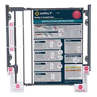 Barrière prête à installer au haut de l'escalier de Safety 1st
