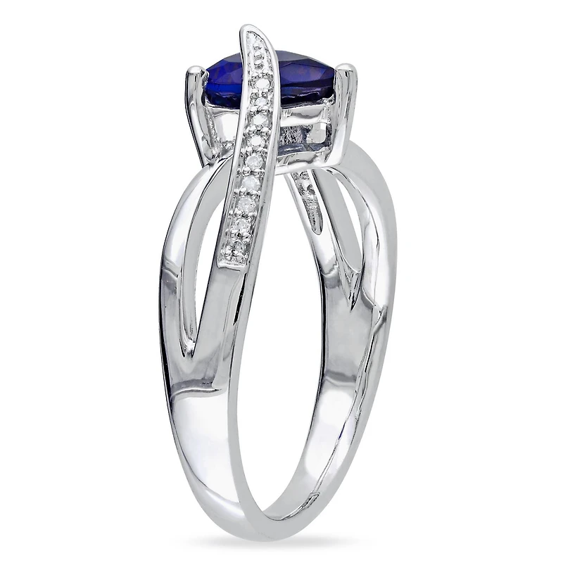 Bague de forme cœur Tangelo avec saphir bleu synthétique 1,88 CT PBT et accents de diamants en argent sterling