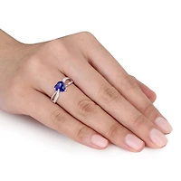 Bague de forme cœur Tangelo avec saphir bleu synthétique 1,88 CT PBT et accents de diamants en argent sterling