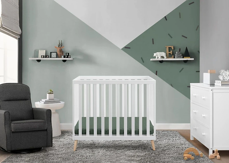 Lit bébé Delta Children Tucker Mini, Bianca Blanc/Naturel