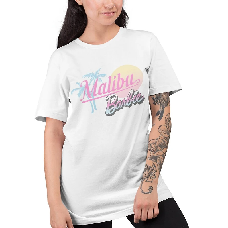 Tee shirt femme. Ce t-shirt à manches courtes et col rond pour femme peut facilement être porté avec votre jean ou votre bas préféré et