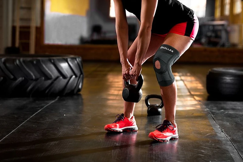 Mueller Self-Adjusting Knee Stabilizer, One Size Fits Most, Black