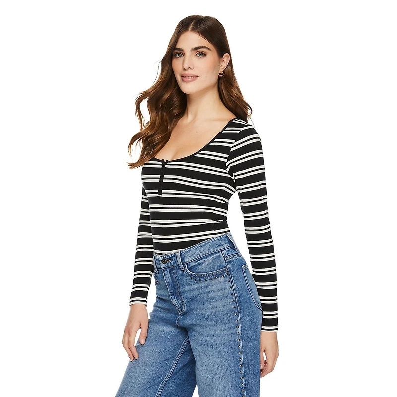 T-shirt à encolure dégagée henley George pour femmes Tailles TP–TTG