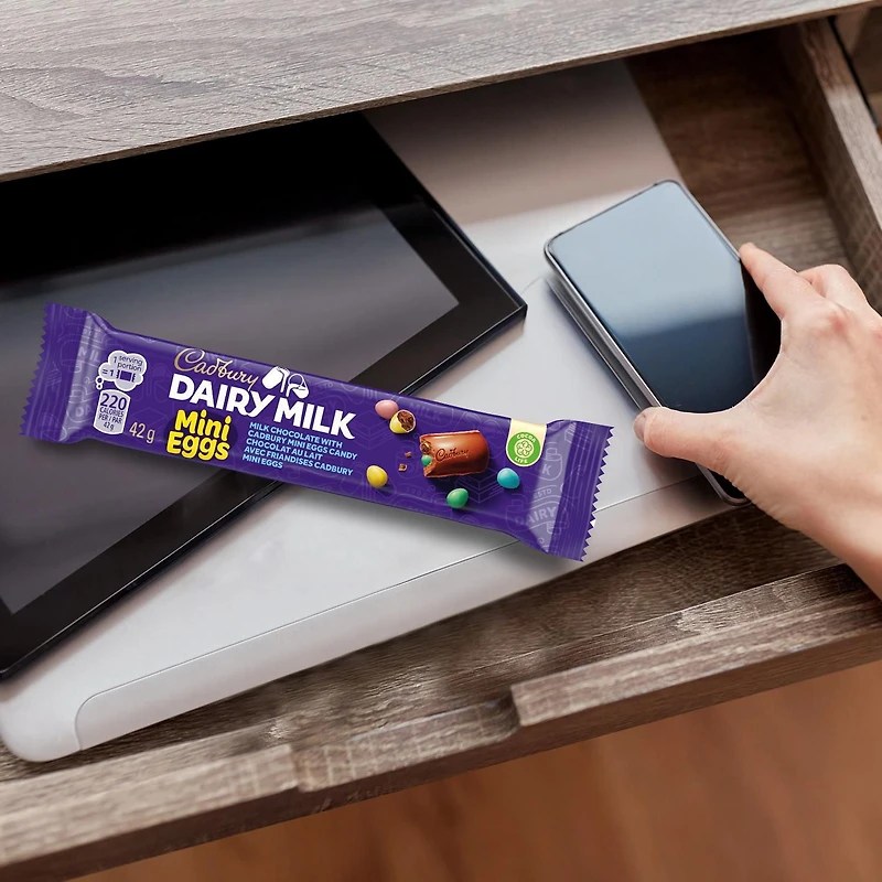 Cadbury Dairy Milk, chocolat au lait avec friandises Cadbury Mini Eggs, tablettes de chocolat