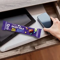 Cadbury Dairy Milk, chocolat au lait avec friandises Cadbury Mini Eggs, tablettes de chocolat