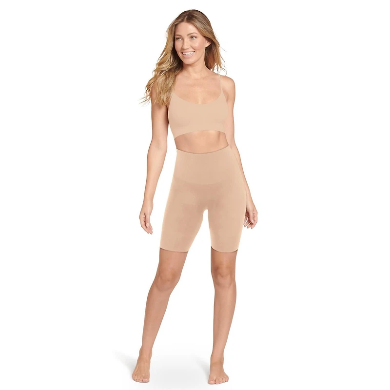 Short mi-cuisse à taille mi-haute avec effet lissant