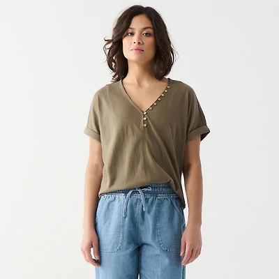 DV A loose fitting, rolled cuff S/S shirt with button up front