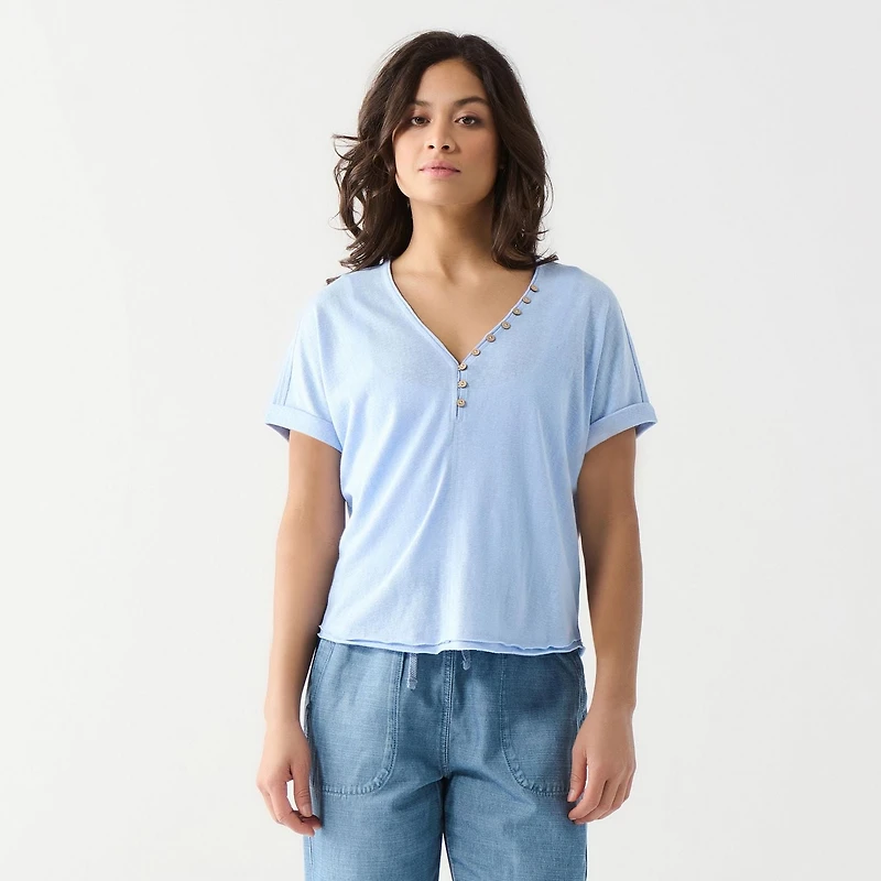 DV A loose fitting, rolled cuff S/S shirt with button up front