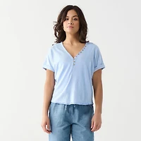 DV A loose fitting, rolled cuff S/S shirt with button up front
