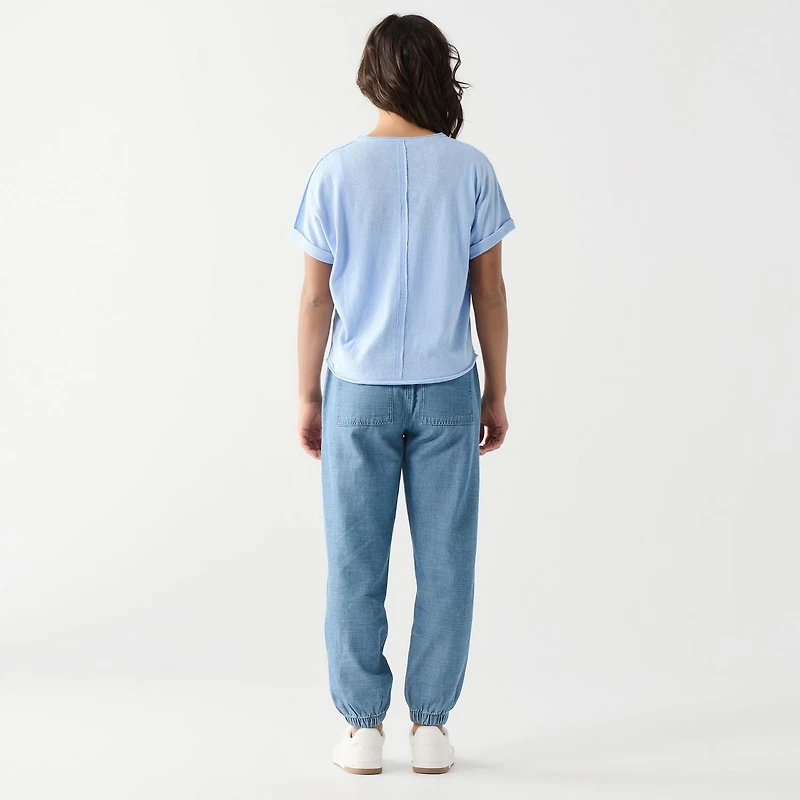 DV A loose fitting, rolled cuff S/S shirt with button up front