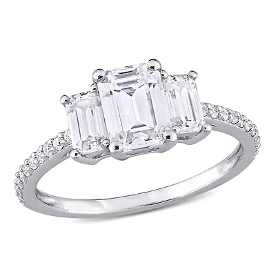 Bague de fiançailles Miabella à 3 pierres avec 1-3/4 carat p.g.t. moissanite en or blanc 10K