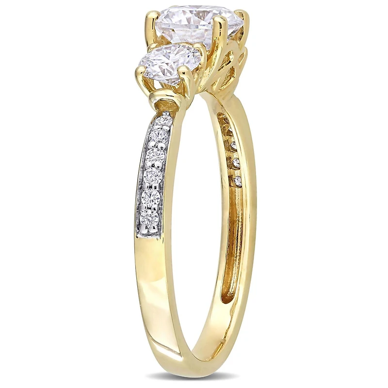 Bague de fiançailles à 3 pierres Miabella 1-3/8 carat p.g.t. moissanite en or jaune 10K