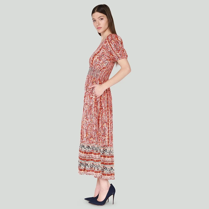DV Maxi à taille smockée à imprimé floral avec manches courtes et ourlet à volants en gradins