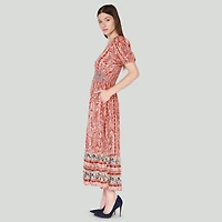 DV Maxi à taille smockée à imprimé floral avec manches courtes et ourlet à volants en gradins