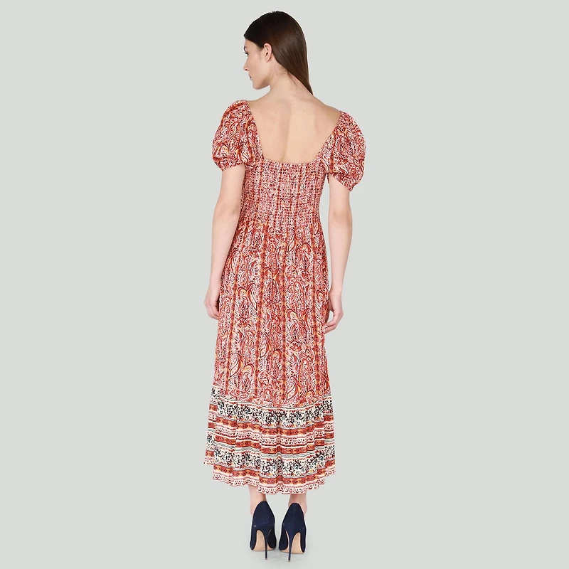 DV Maxi à taille smockée à imprimé floral avec manches courtes et ourlet à volants en gradins