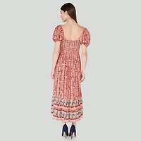 DV Maxi à taille smockée à imprimé floral avec manches courtes et ourlet à volants en gradins