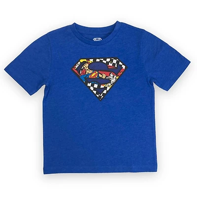 Superman T-shirt de base pour garçon. Ce t-shirt à col rond pour garçons a des manches courtes et un imprimé tendance et Tailles TP à TG