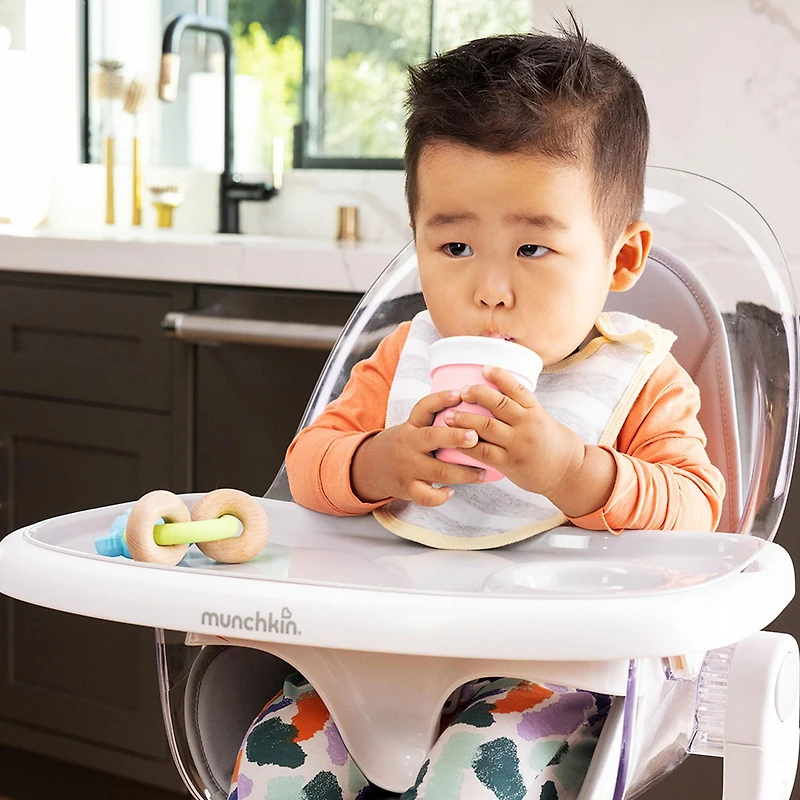 Tasse d'apprentissage avec paille C'est Silicone! Munchkin, 6+ mois, 4 onces Un avant-goût de cette vie sans bouteille!