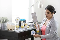 Medela Quick Clean™ Breast Pump & Accessory Sanitizer Spray, 236mL