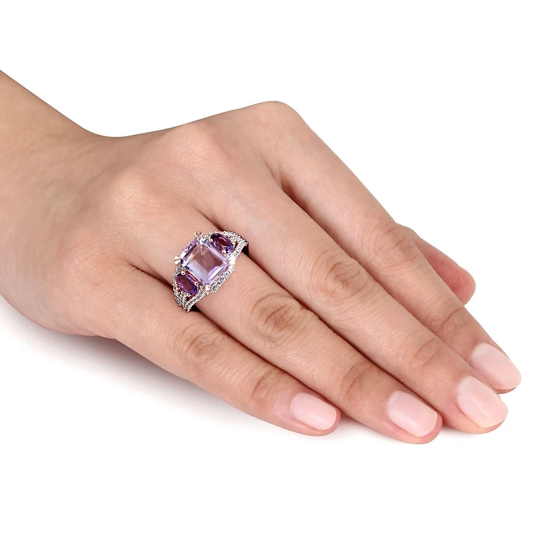 Bague cocktail Tangelo avec rose de France, améthystes et saphirs blancs synthétiques 4-5/8 CT PBT en argent sterling plaqué de rhodium rosé
