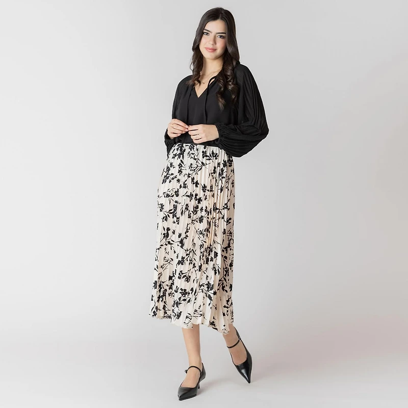 Devoted pleated midi skirt with elastic waist
