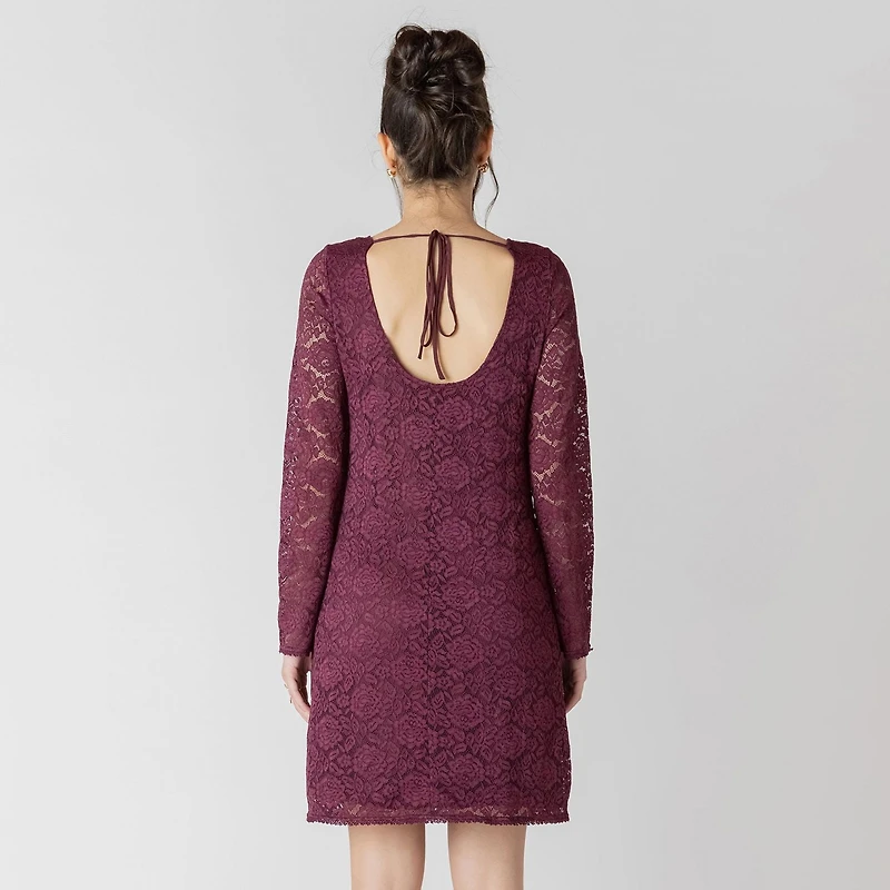 Devoted robe en dentelle à manches longues et dos ouvert