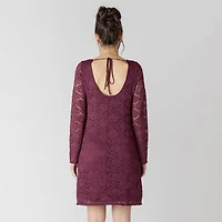 Devoted robe en dentelle à manches longues et dos ouvert