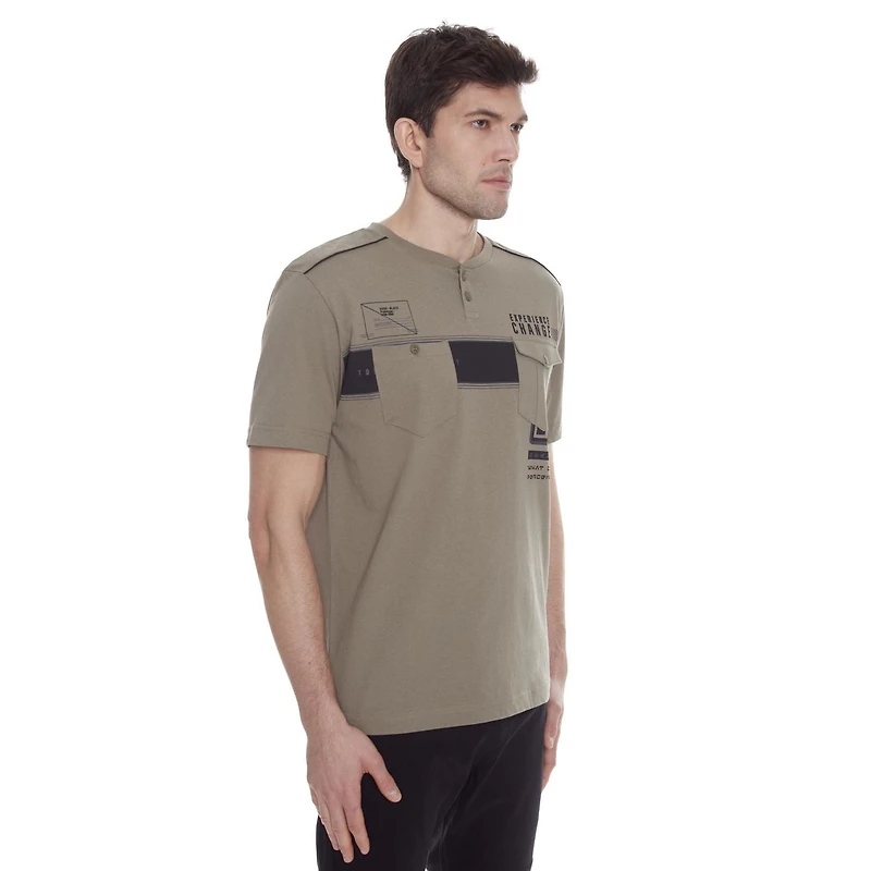 Dark Black Men's Short-Sleeve henley  T-Shirt with pockets