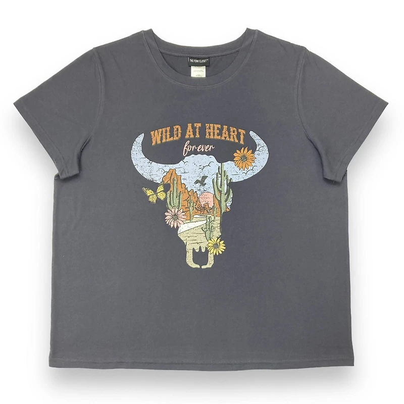 T-shirt grande taille pour femme. Ce t-shirt à manches courtes taille plus pour femme a un look décontracté qui peut être porté avec presque n'importe quel bas