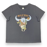 T-shirt grande taille pour femme. Ce t-shirt à manches courtes taille plus pour femme a un look décontracté qui peut être porté avec presque n'importe quel bas