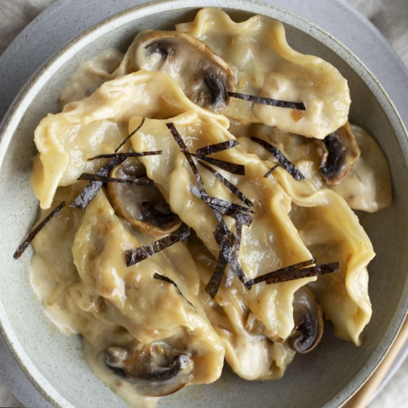 SUMM! Pork & Shiitake Gyoza Dumplings, 10 pieces gyoza with 1 package of sauce, 250g