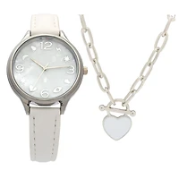 Montre avec bracelet blance et collier pour femme