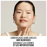 Rimmel Cache-cernes Hide The Blemish, formule ultra-crémeuse pour un effet durable et naturel, illumine la peau, 100% Sans Cruauté Applicateur en bâtonnet