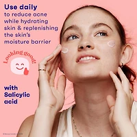 Clean & Clear Essentials Dual Action Moisturizer, Oil-Free, Salicylic Acid Acne Treatment with Pro-Vitamin B5 Moisturizes While Helping to Treat Acne & Prevent Pimples, 118 mL