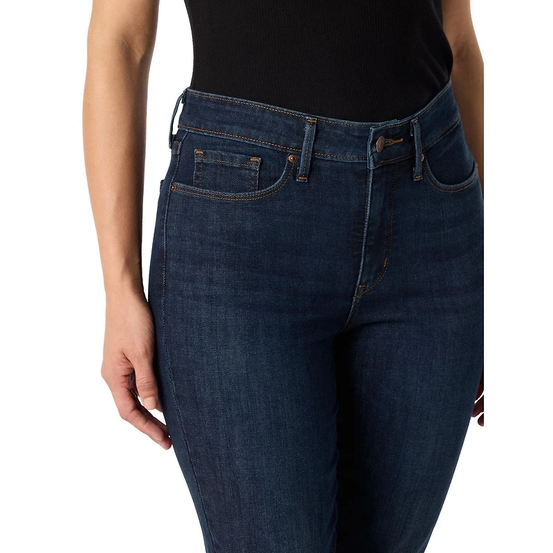 Levi Strauss Signature™ Women's Mid Rise Capri (Online only