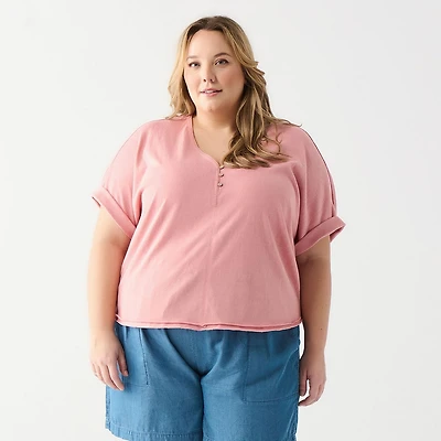 DV A loose fitting, rolled cuff S/S shirt with button up front