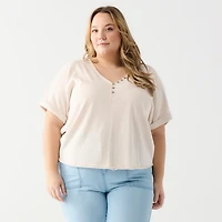 DV A loose fitting, rolled cuff S/S shirt with button up front