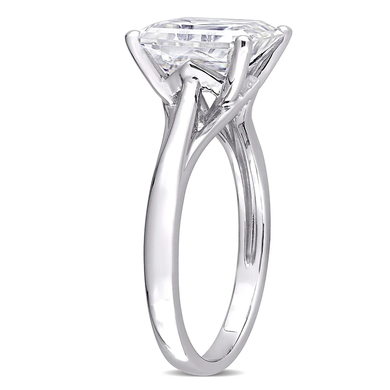 Bague de Fiançailles Solitaire Miabella avec 3-1/2 Carat PBT de Moissanite de coupe Emeraude en Or Blanc 10K