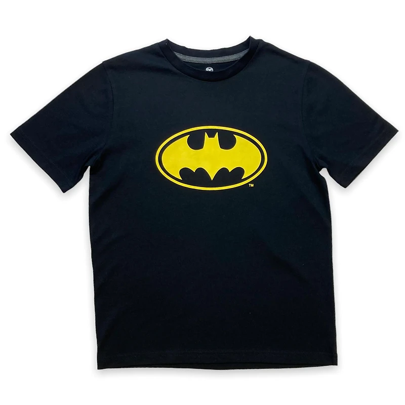 Batman Boy's basic tee shirt. This boys crew neck tee shirt has short sleeves and a trendy print and, Sizes XS to XL
