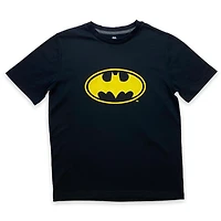 Batman Boy's basic tee shirt. This boys crew neck tee shirt has short sleeves and a trendy print and, Sizes XS to XL