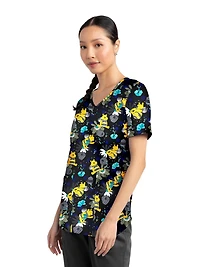 Blouse médicale imprimée Cute As Can Be de la collection Fashion Scrubstar pour femmes, à encolure en V, tailles XS–3XL