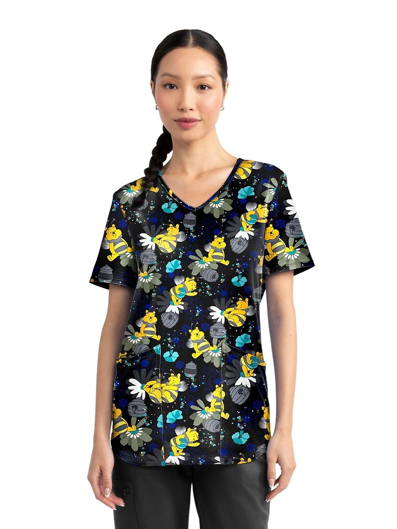Blouse médicale imprimée Cute As Can Be de la collection Fashion Scrubstar pour femmes, à encolure en V, tailles XS–3XL