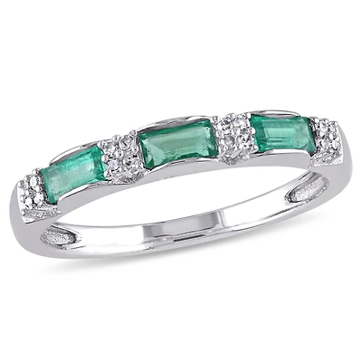 Bague d’anniversaire de mariage Miabella à trois pierres avec 3/8 CT PBT d’émeraude et accents de diamants en or blanc 10ct