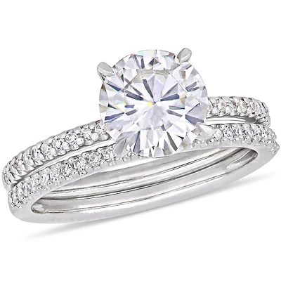 Ensemble nuptial Miabella avec 1-3/4 CT PBT de moissanite et 1/4 ct poids total de diamants en or blanc 14ct
