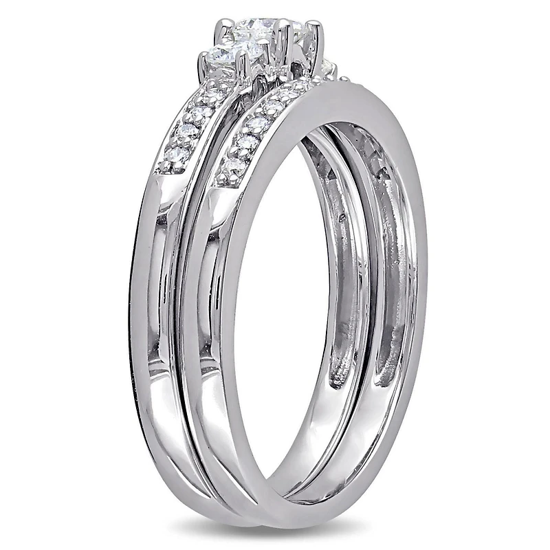 Ensemble nuptial Miabella à trois pierres avec 1/2 ct poids total de diamants en or blanc 14ct