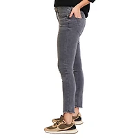 Skinny, 5-pocket, ankle length stretch denim jeans light blue wash.