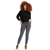 Skinny, 5-pocket, ankle length stretch denim jeans light blue wash.