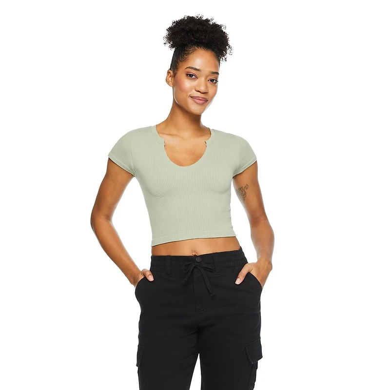 T-shirt henley No Boundaries pour femmes