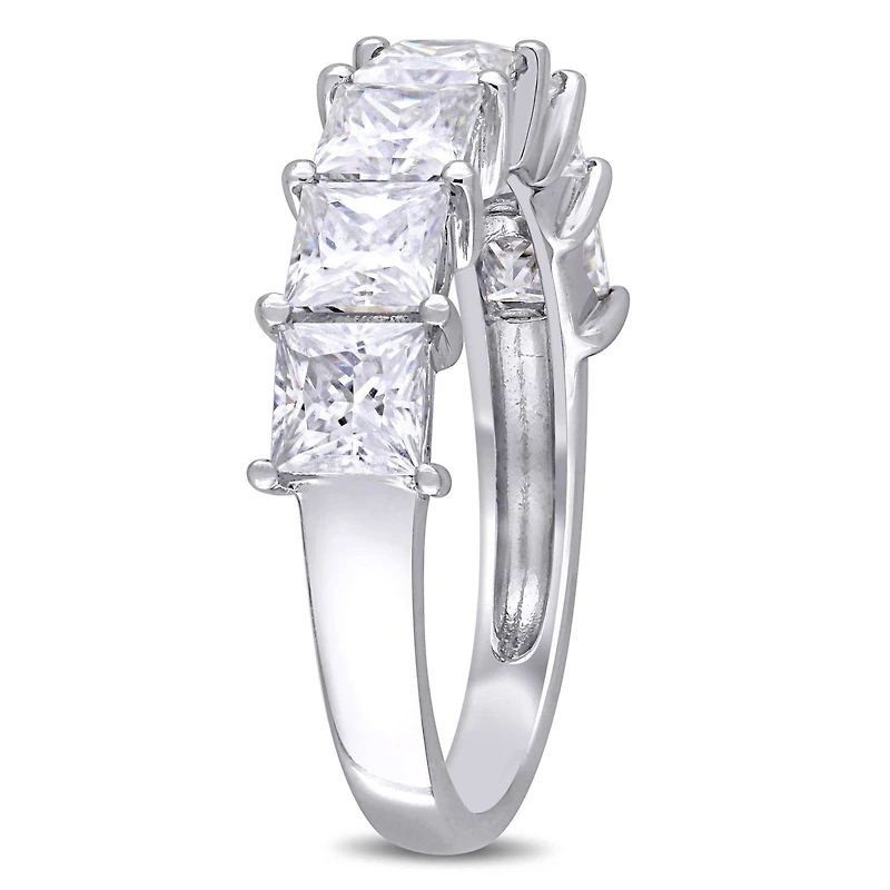 Bague de style semi-éternité Miabella avec moissanites de coupe princesses 2-4/5 CT PBT en or blanc 10K