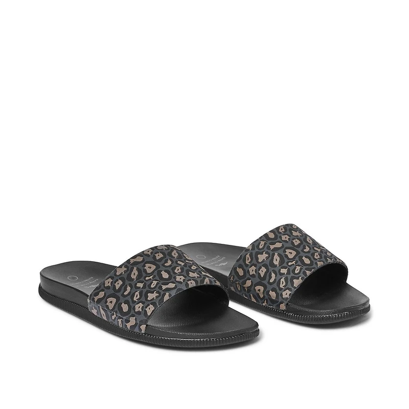 Athletic Works Women's Spray Shower Slides